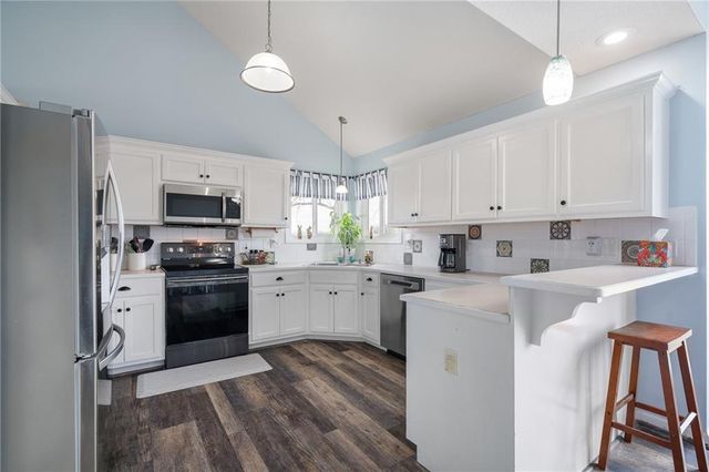 15604 Pebble Terrace, Basehor, KS 66007