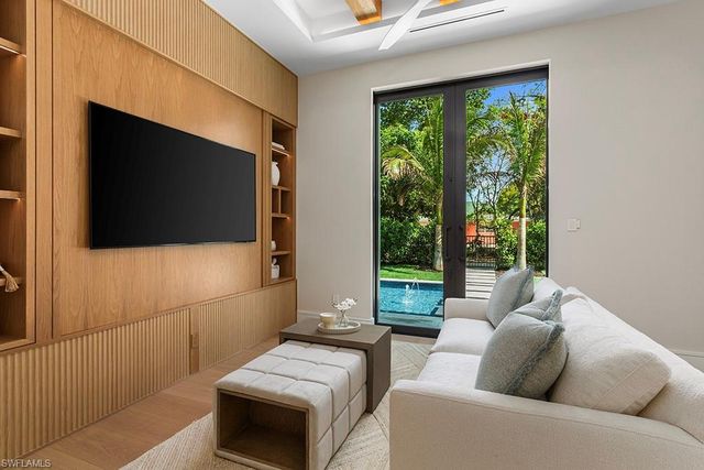 777 Broad CT S, Naples, FL 34102