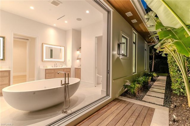 777 Broad CT S, Naples, FL 34102