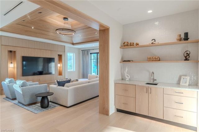 777 Broad CT S, Naples, FL 34102