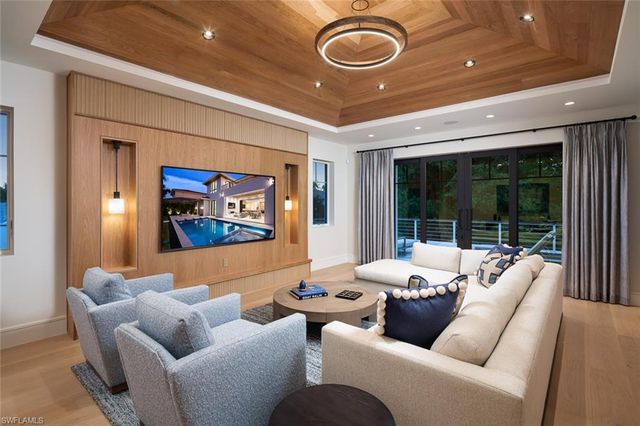 777 Broad CT S, Naples, FL 34102