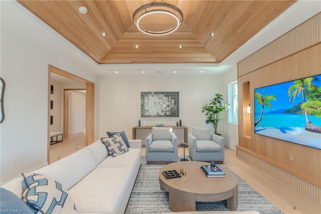 777 Broad CT S, Naples, FL 34102