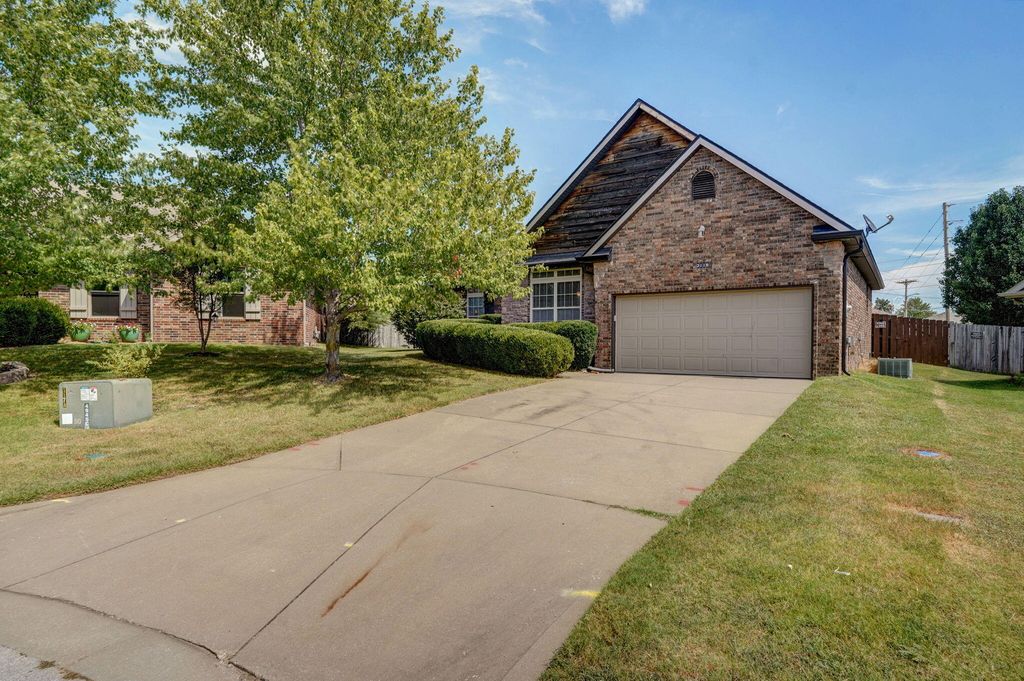 3119 W Melbourne Street, Springfield, MO 65810