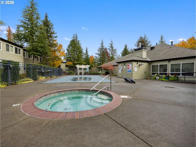 5058 FOOTHILLS Dr F, Lake Oswego, OR 97034