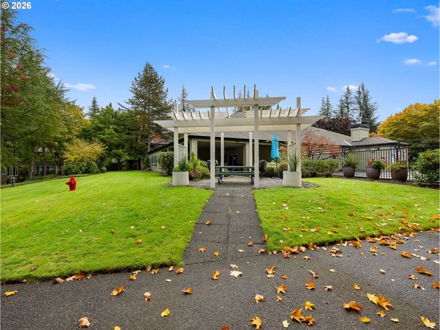 5058 FOOTHILLS Dr F, Lake Oswego, OR 97034