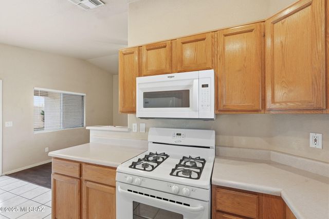 8271 S Via Del Forjador, Tucson, AZ 85747