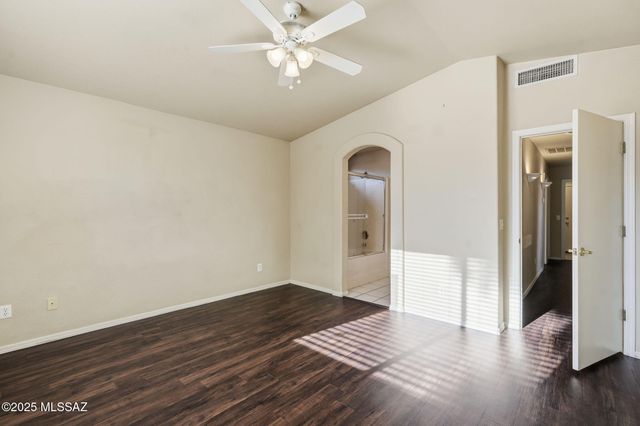 8271 S Via Del Forjador, Tucson, AZ 85747