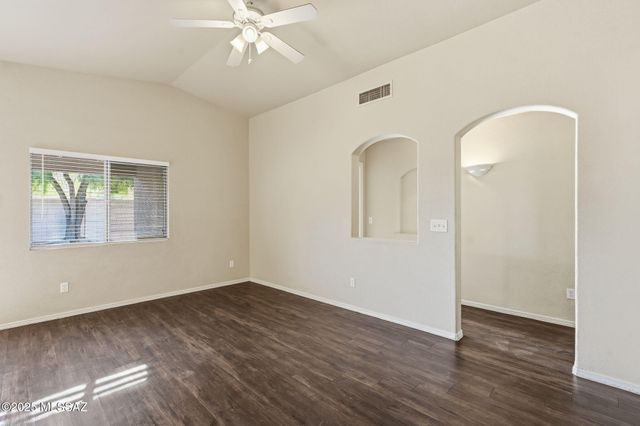 8271 S Via Del Forjador, Tucson, AZ 85747