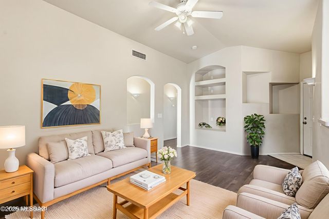 8271 S Via Del Forjador, Tucson, AZ 85747