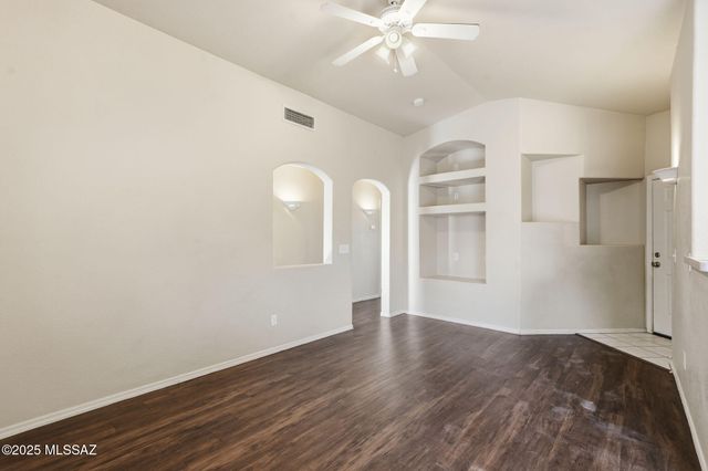 8271 S Via Del Forjador, Tucson, AZ 85747