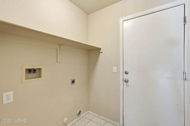 8271 S Via Del Forjador, Tucson, AZ 85747