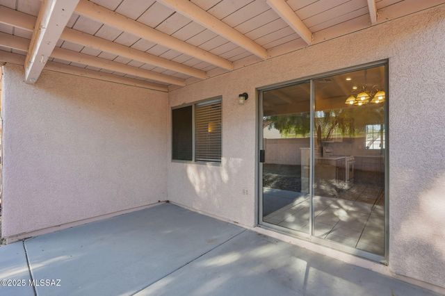 8271 S Via Del Forjador, Tucson, AZ 85747