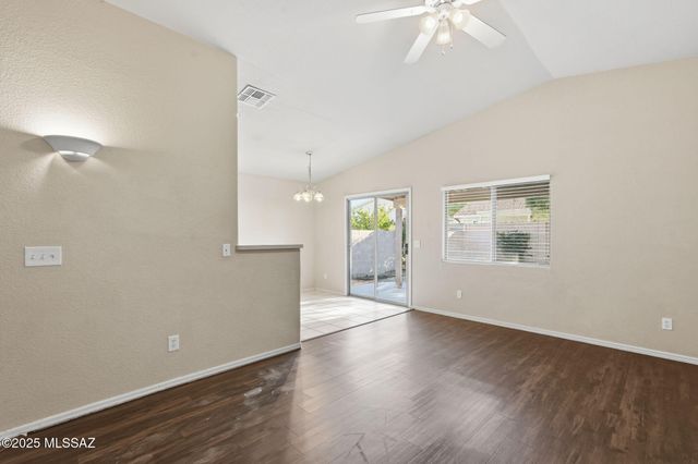 8271 S Via Del Forjador, Tucson, AZ 85747