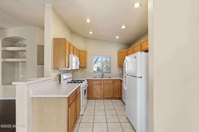 8271 S Via Del Forjador, Tucson, AZ 85747