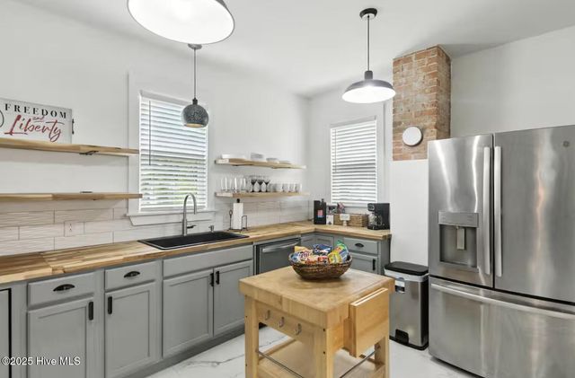 906 N Road Street, Elizabeth City, NC 27909