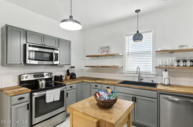 906 N Road Street, Elizabeth City, NC 27909