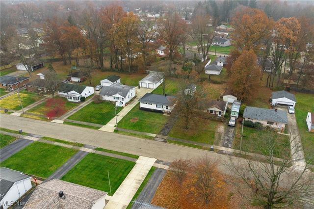 3325 Sunnybrooke Drive, Youngstown, OH 44511