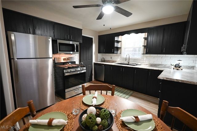 3325 Sunnybrooke Drive, Youngstown, OH 44511