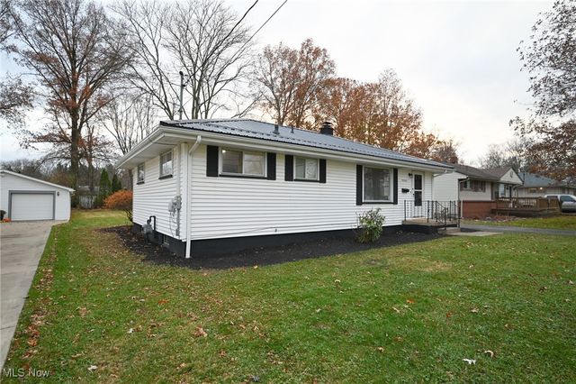 3325 Sunnybrooke Drive, Youngstown, OH 44511