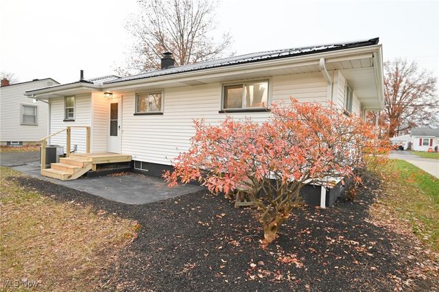 3325 Sunnybrooke Drive, Youngstown, OH 44511