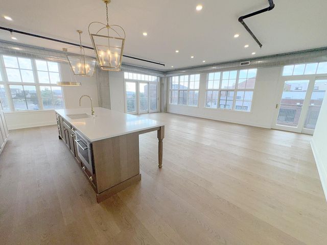 2051 Villa Road 302, Birmingham, MI 48009