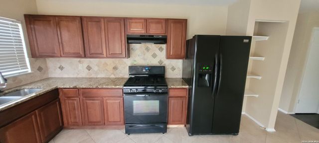 112 Friendswood, Universal City, TX 78148