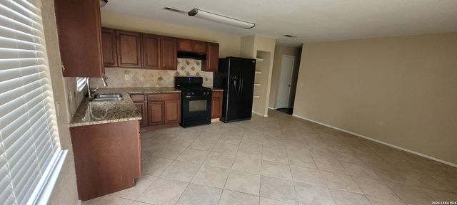 112 Friendswood, Universal City, TX 78148