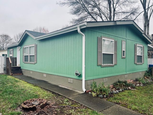 633 E Archwood Drive UNIT 46, Eagle Point, OR 97524