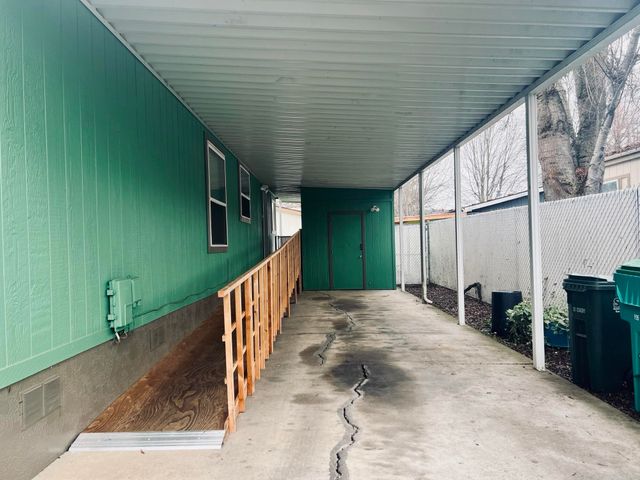 633 E Archwood Drive UNIT 46, Eagle Point, OR 97524