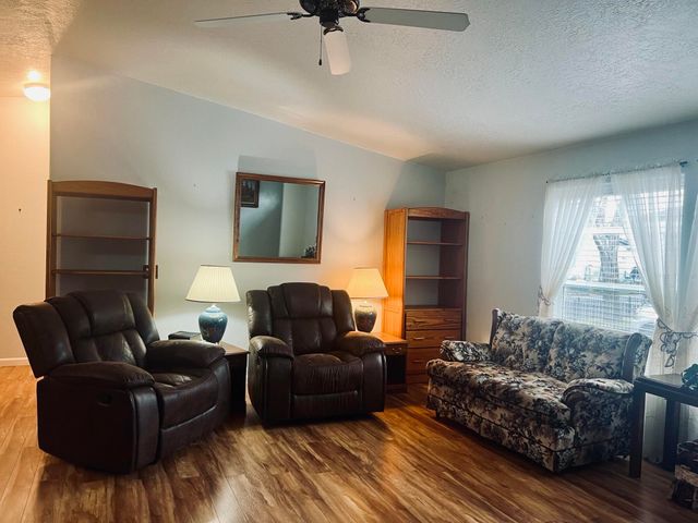 633 E Archwood Drive UNIT 46, Eagle Point, OR 97524