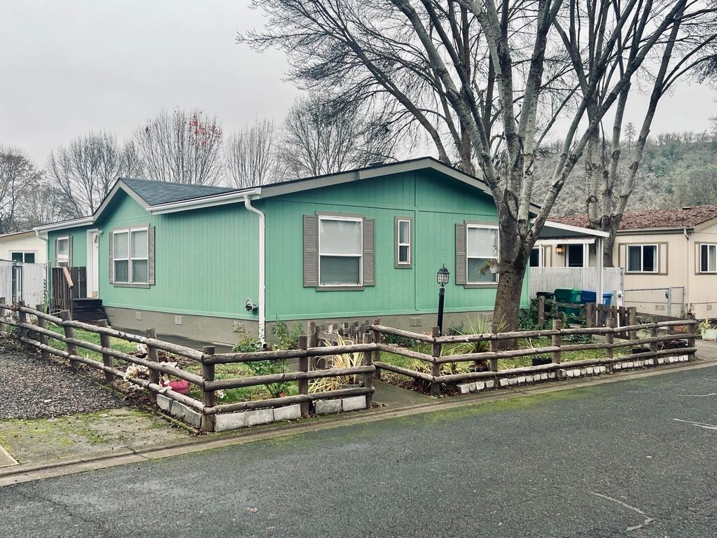 633 E Archwood Drive UNIT 46, Eagle Point, OR 97524