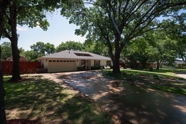 148 Hillside Lane, Desoto, TX 75115