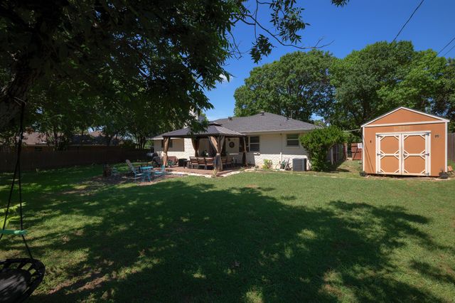 148 Hillside Lane, Desoto, TX 75115