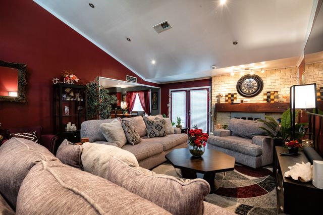 148 Hillside Lane, Desoto, TX 75115