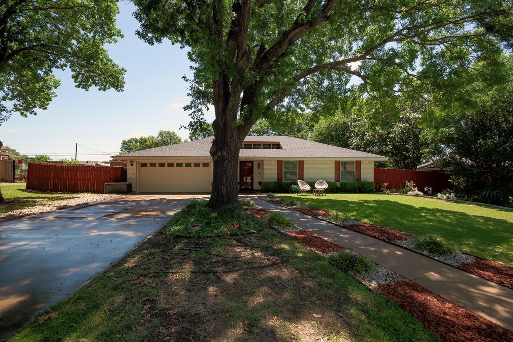 148 Hillside Lane, Desoto, TX 75115