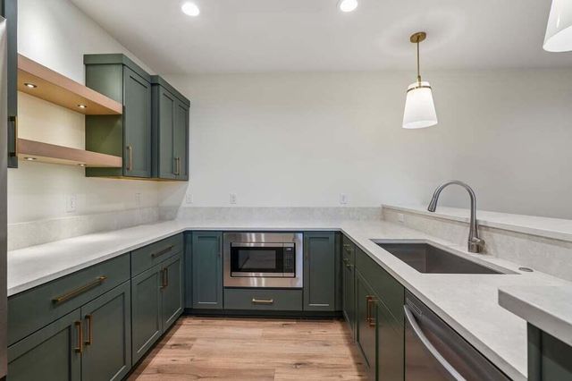 N51W18847 Quietwood DRIVE, Menomonee Falls, WI 53051