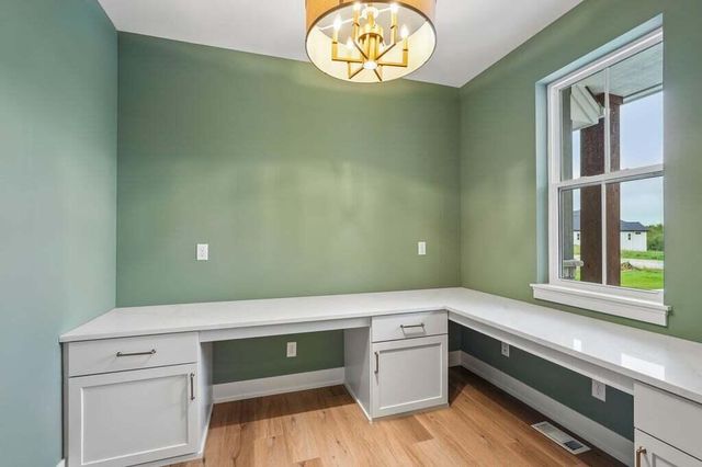 N51W18847 Quietwood DRIVE, Menomonee Falls, WI 53051