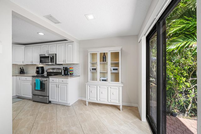 6595 Parkview Drive D, Boca Raton, FL 33433