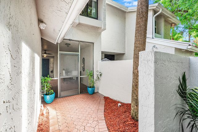 6595 Parkview Drive D, Boca Raton, FL 33433