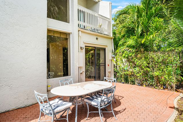 6595 Parkview Drive D, Boca Raton, FL 33433