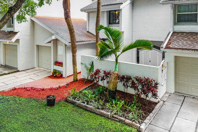 6595 Parkview Drive D, Boca Raton, FL 33433