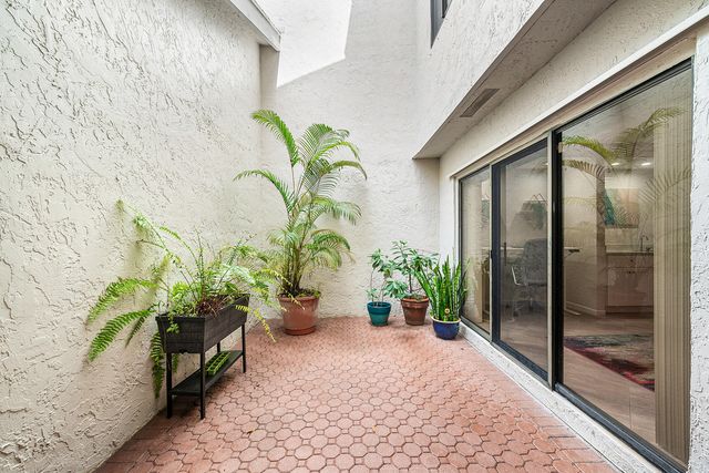 6595 Parkview Drive D, Boca Raton, FL 33433