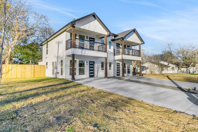 2651 Beaumont Avenue A, Liberty, TX 77575