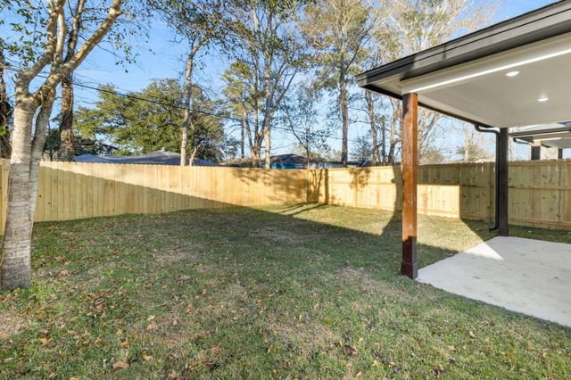 2651 Beaumont Avenue A, Liberty, TX 77575