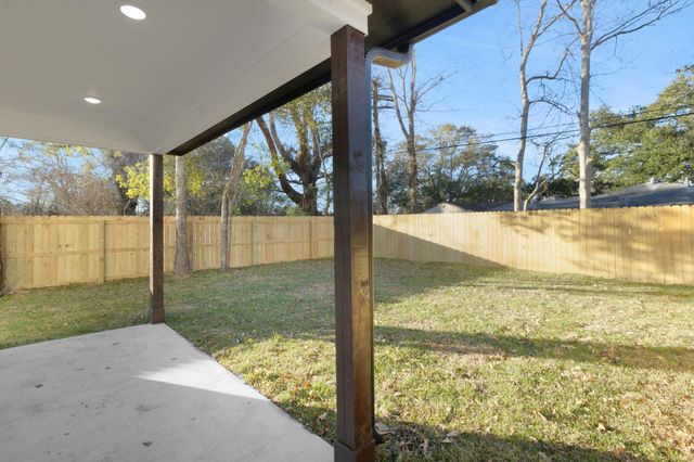 2651 Beaumont Avenue A, Liberty, TX 77575