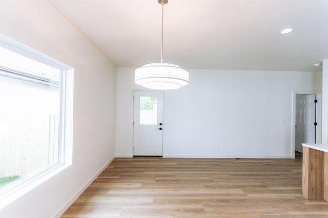 1232 E Paragon Avenue, Springfield, MO 65803