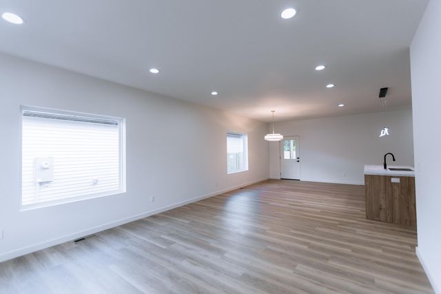 1232 E Paragon Avenue, Springfield, MO 65803