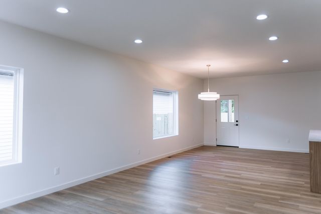 1232 E Paragon Avenue, Springfield, MO 65803