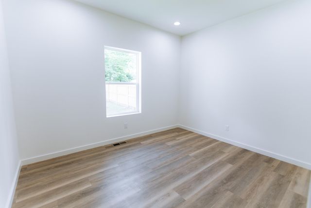 1232 E Paragon Avenue, Springfield, MO 65803
