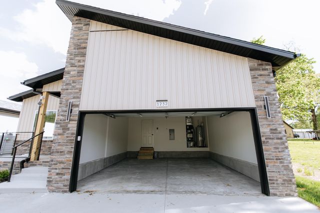 1232 E Paragon Avenue, Springfield, MO 65803